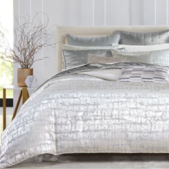 Hudson Park Collection Woven Shibori Silver Comforter Luxurious Bedding - Picture 1 of 3